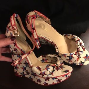 Retro Looking wedges with red and blue stars